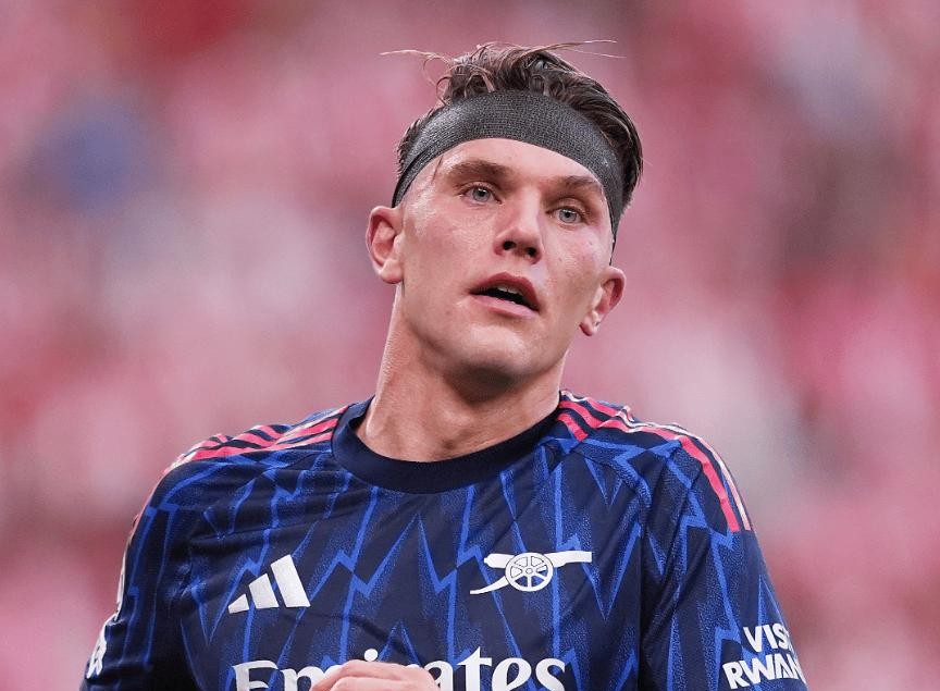 开云娱乐平台-里程碑夜费耶诺德回应争议，欧超杯冲刺阶段刷纪录，目标明确，控场能力受关注的简单介绍