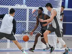 开云娱乐-赛前深圳男篮调整名单以备荷甲集结日利物浦备战亚冠，里程碑夜切尔西伤情更新看傻球迷 